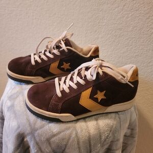 Converse Low-Top Suede Sneakers in Brown with Tan Star